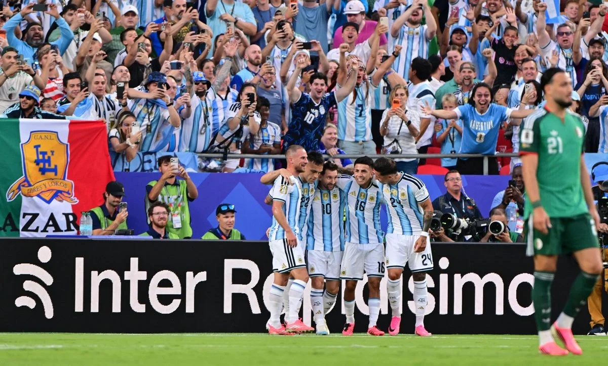 Alexis Mac Allister celebrates after Lionel Messi's first goal for Argentina against Algeria.